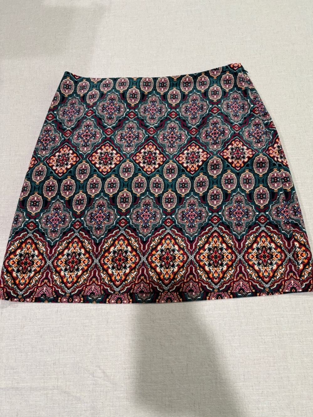 🪷 LOFT Printed Mini Skirt in Teal, Burgundy and yellow size 8